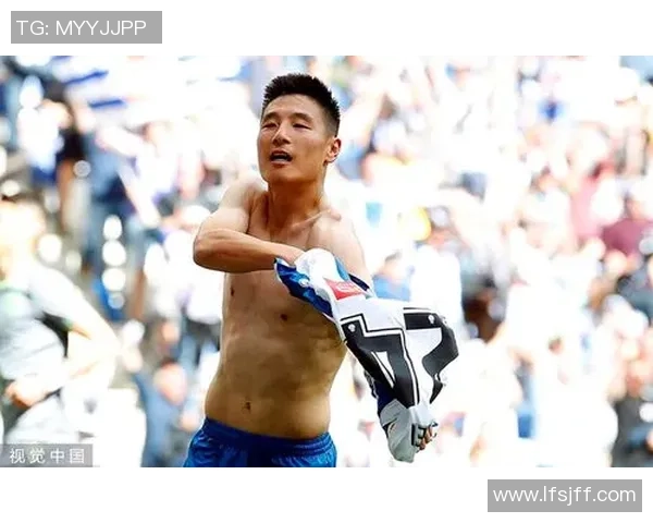 足球明星腹肌纹身大揭秘展现运动员独特魅力与个性风格的完美结合