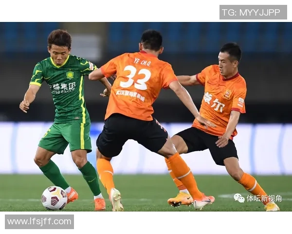 杭州足球队在全国锦标赛积分榜上以73分稳居第一名，争冠形势喜人